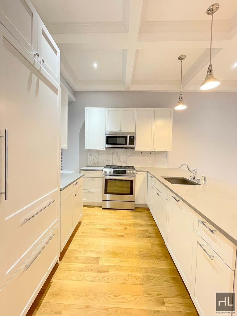 252 West 76th Street - Photo 1