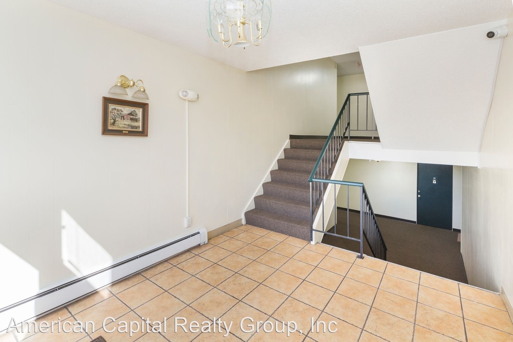 1129 Bennett Ave - Photo 2