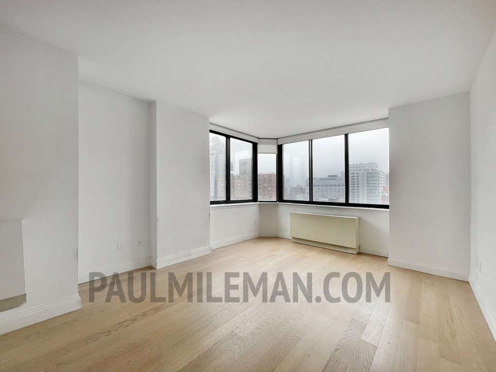 East 94th st - Photo 1