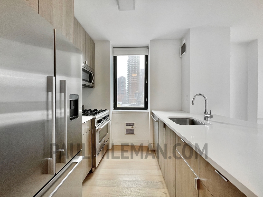 East 94th st - Photo 2