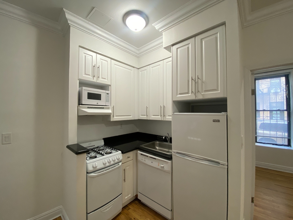 326 East 58th Street - Photo 5