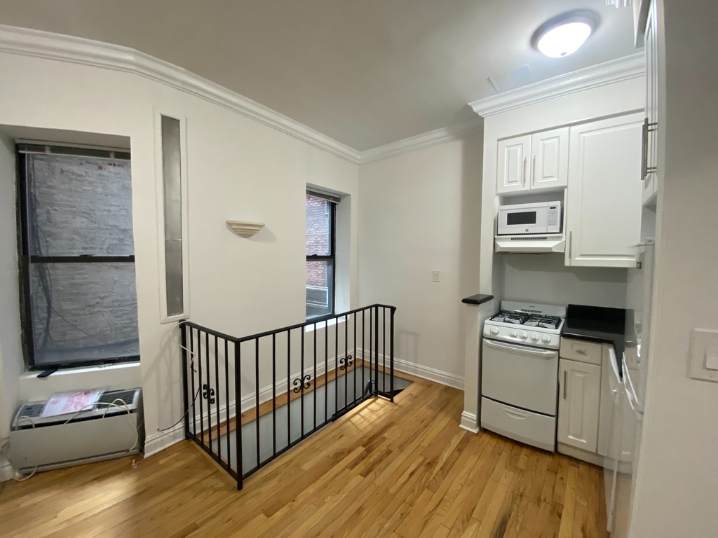 326 East 58th Street - Photo 4