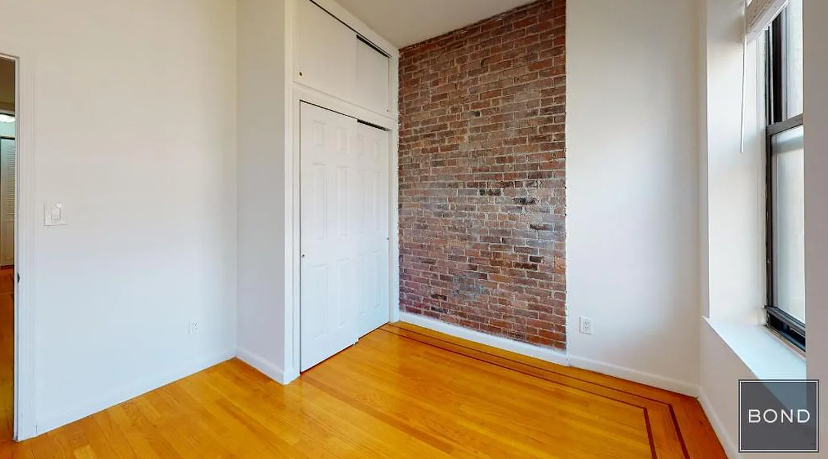 246 West 22nd Street - Photo 2