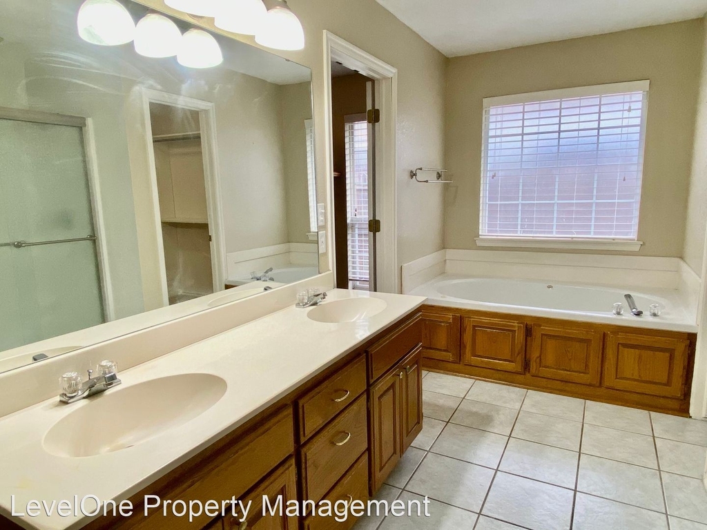 1100 Sw 129th Street - Photo 7