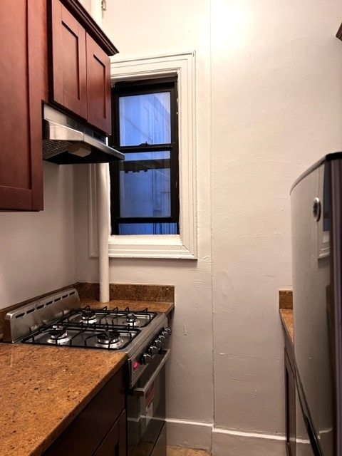 425 West 57th Street - Photo 3