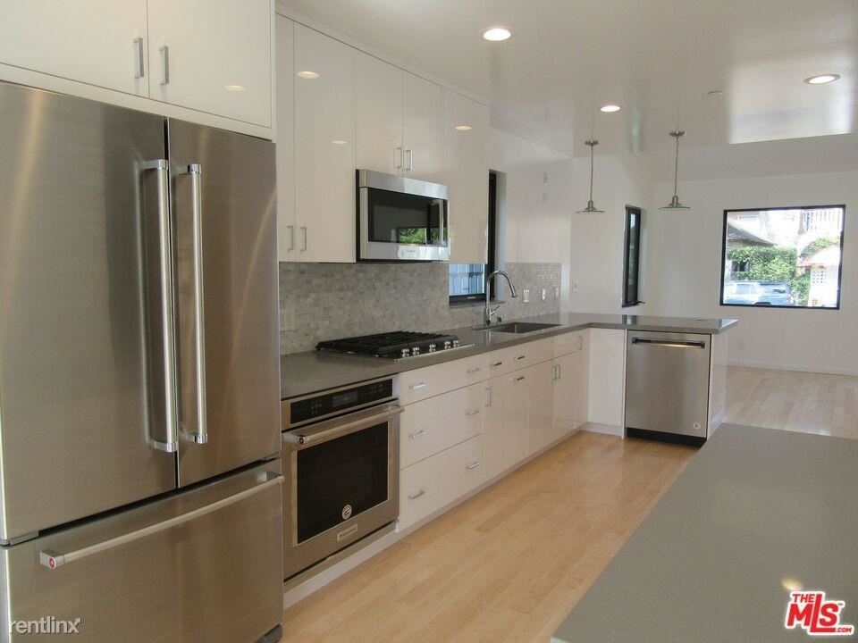 1306 Cabrillo Ave - Photo 4