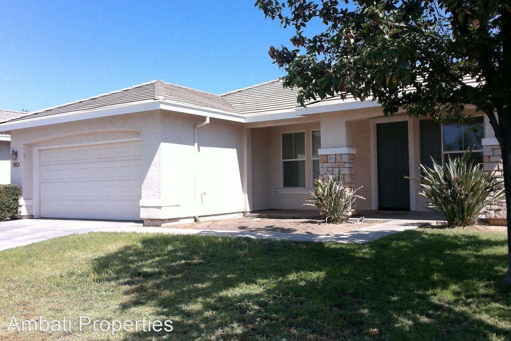 5259 E. Kaviland Avenue - Photo 0