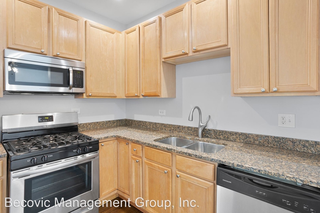 2451 W Howard Street - Photo 22