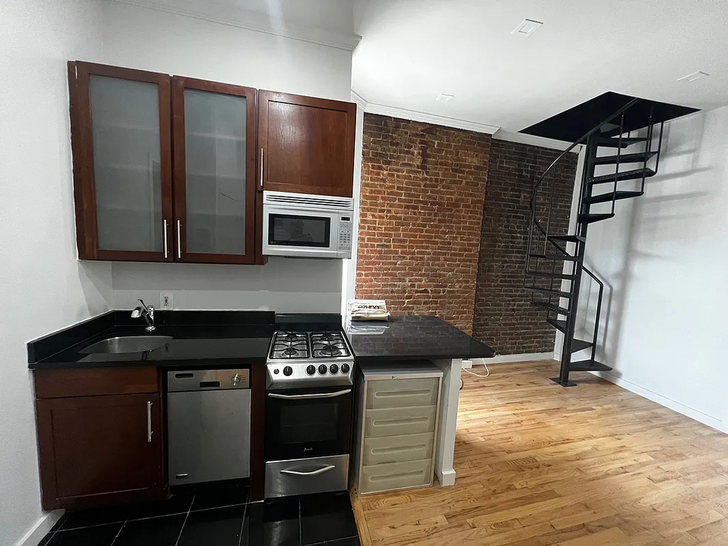 219 Mott Street - Photo 5