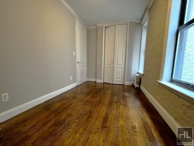 340 East 18th Street - Photo 9