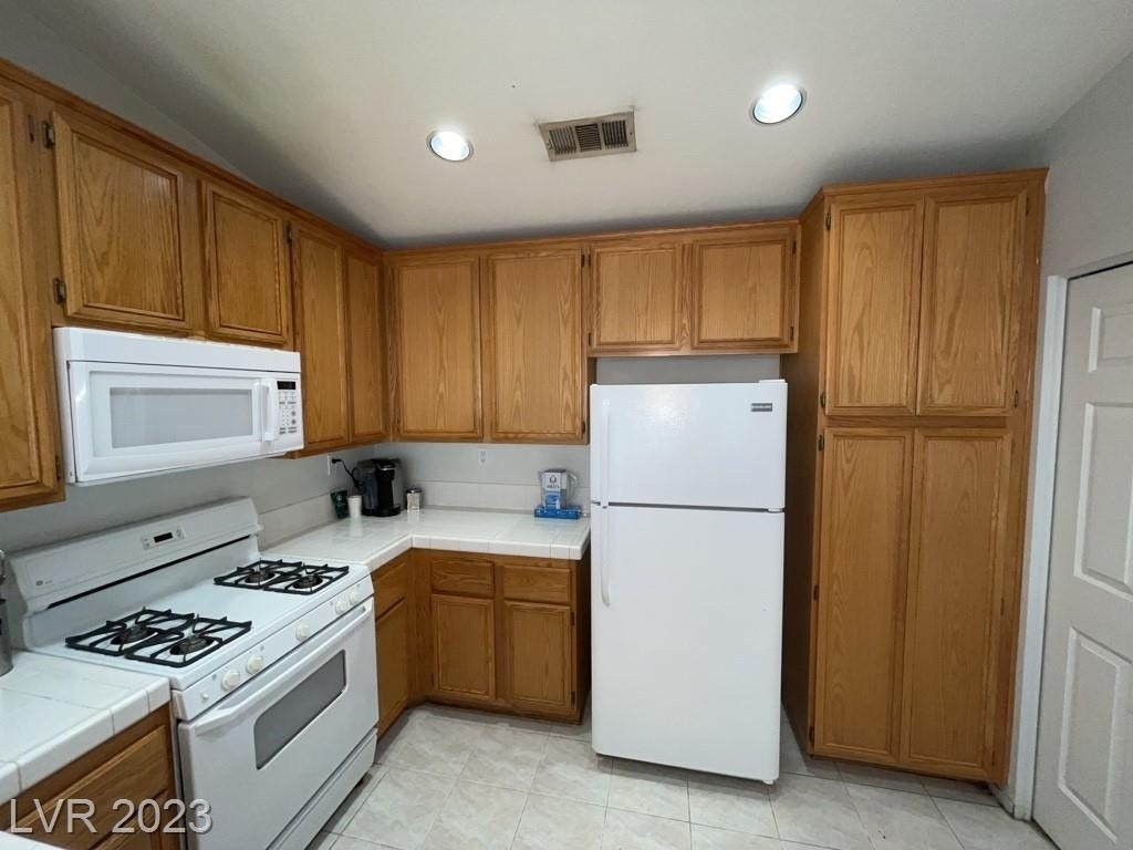 7700 Via Paseo Avenue - Photo 10