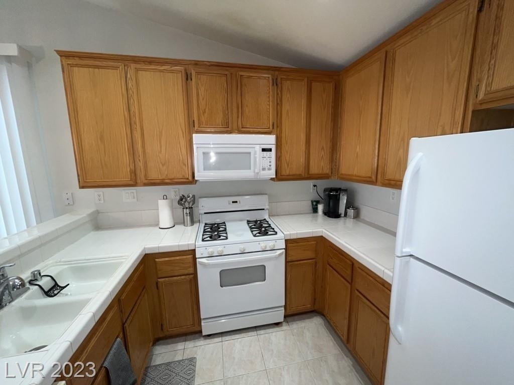 7700 Via Paseo Avenue - Photo 11