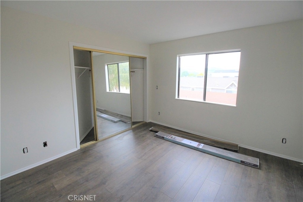 415 W Stocker Street - Photo 8