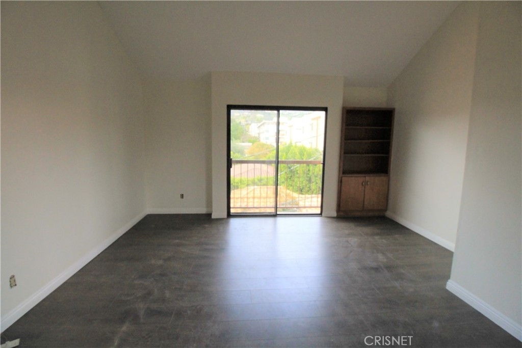 415 W Stocker Street - Photo 2