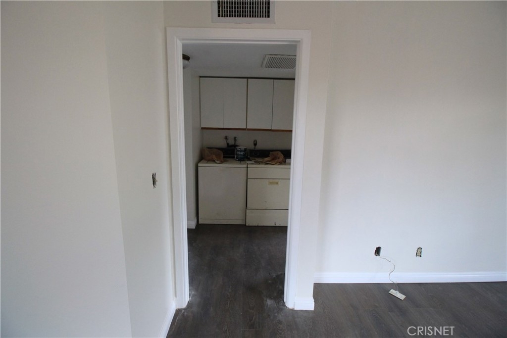 415 W Stocker Street - Photo 6