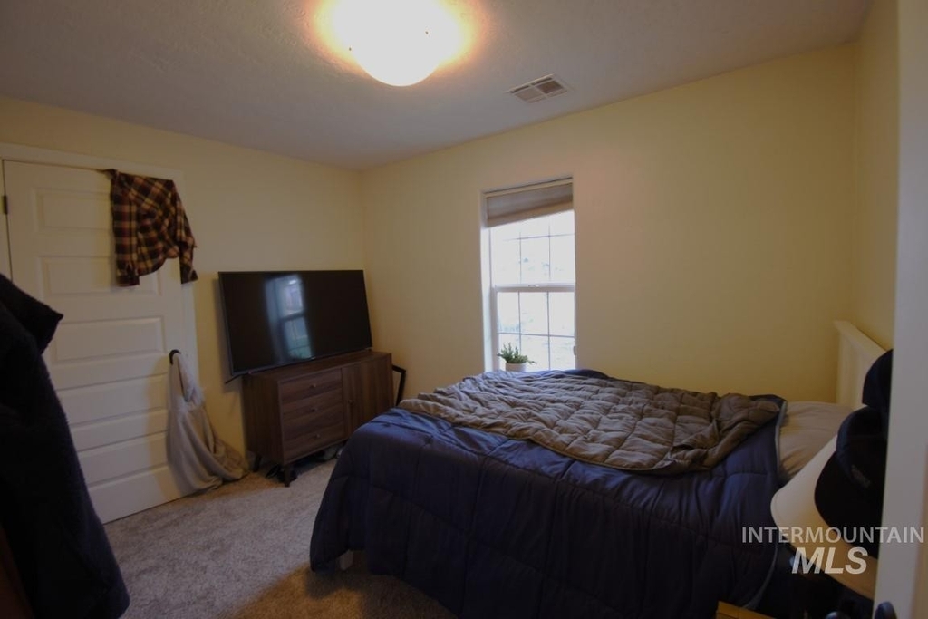 2801 W Stewart Ave - Photo 9