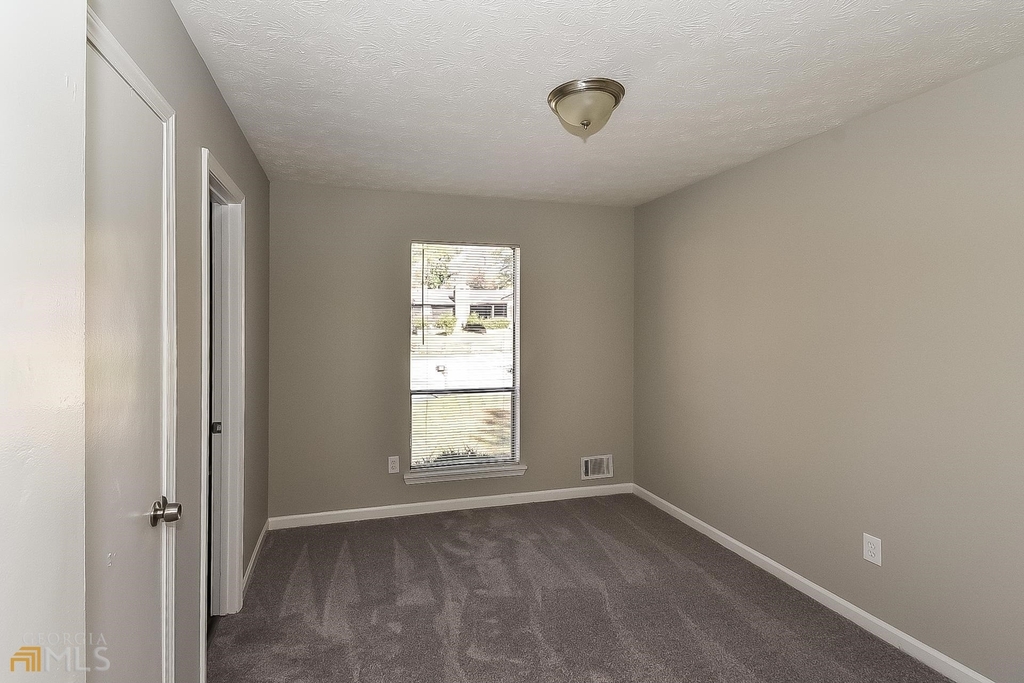 405 Autumn Drive - Photo 11