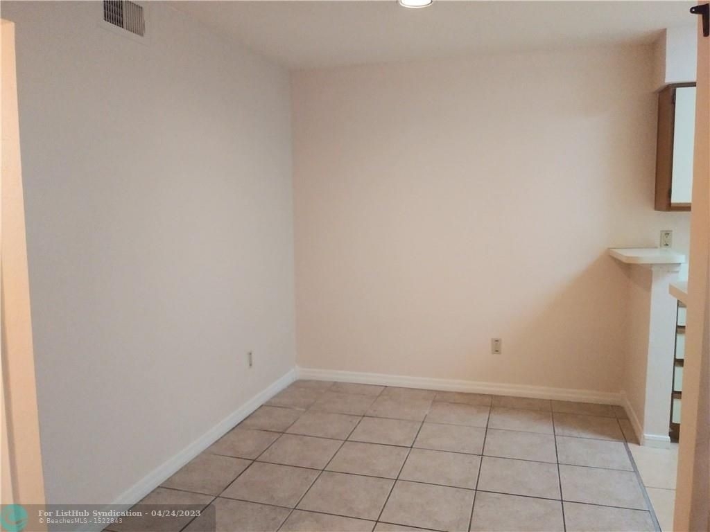 833 Riverside Dr - Photo 3