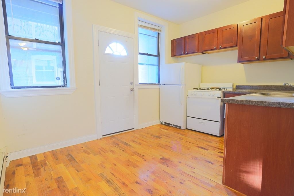 4415 N. Wolcott, Unit B-4 - Photo 1