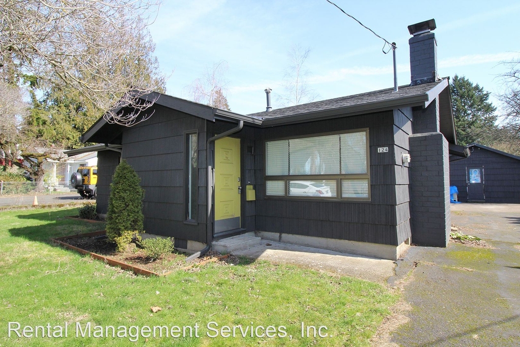 124 Ne 143rd Ave - Photo 1