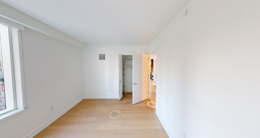 525 West 39th Street - Photo 5