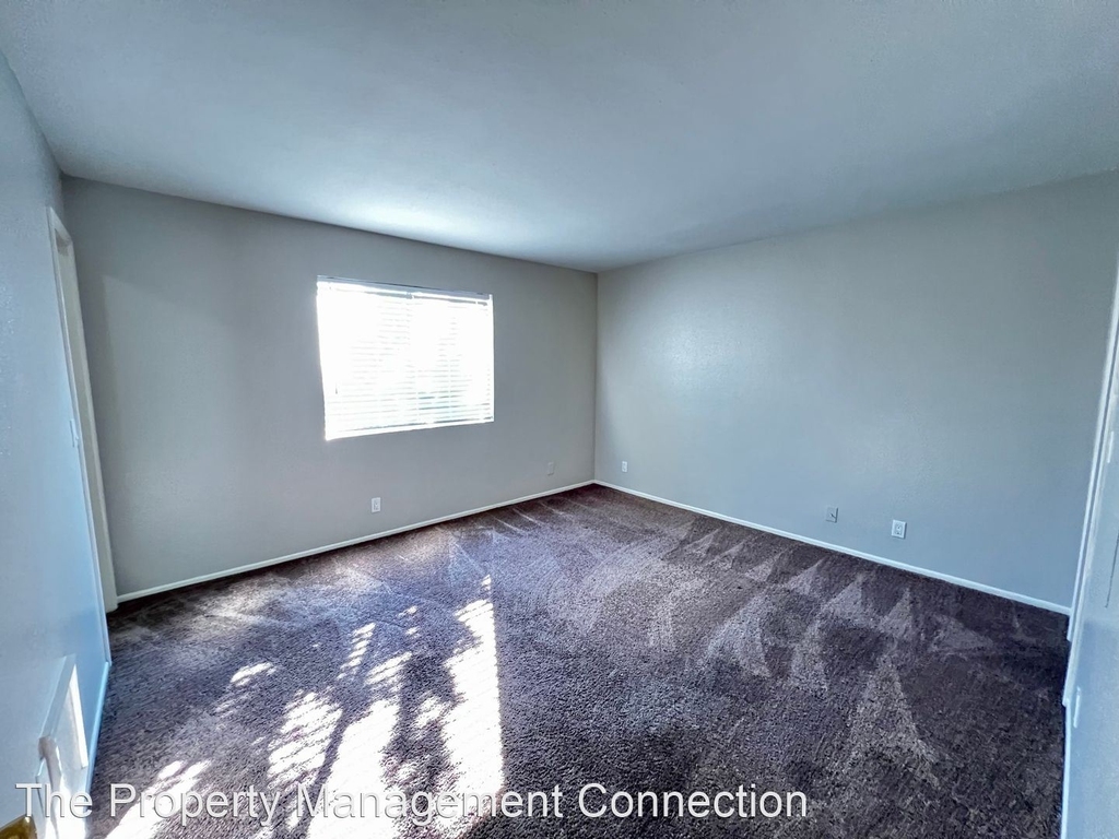 1020 Roswell - Photo 6