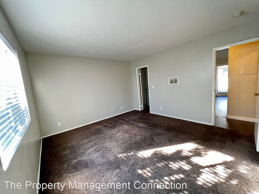 1020 Roswell - Photo 9