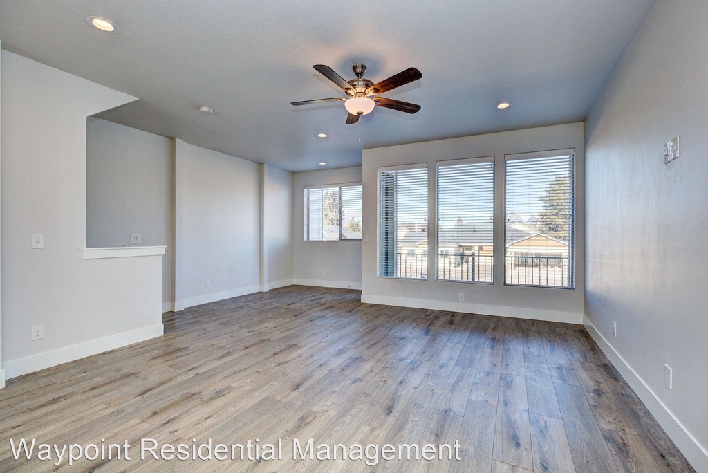 7791 W Crestwood Dr - Photo 2