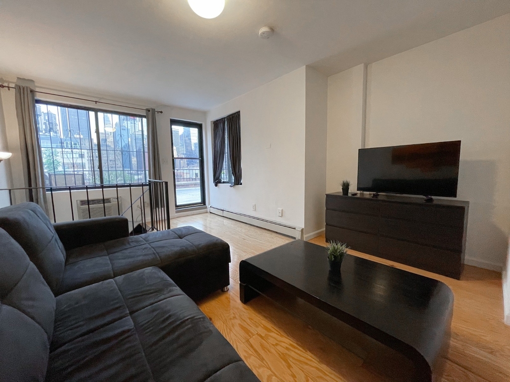 626 Tenth Avenue - Photo 2