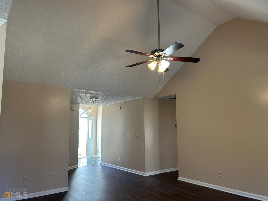 312 Spring Creek Drive - Photo 3