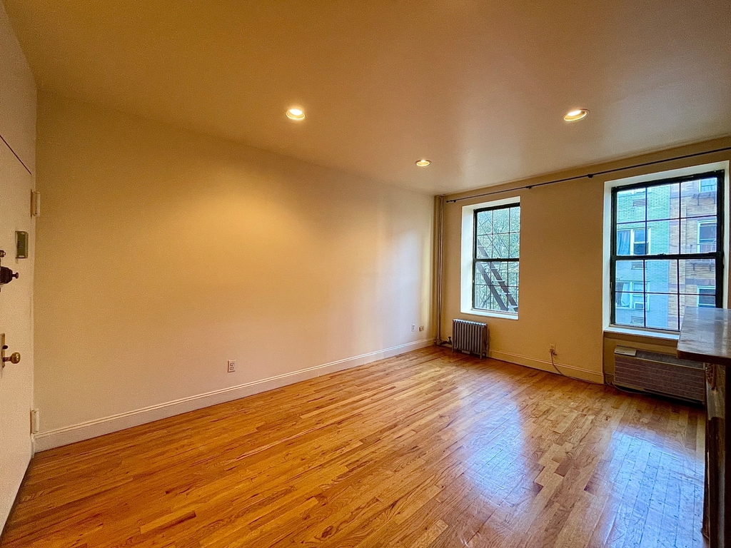 422 East 83rd Street - Photo 9