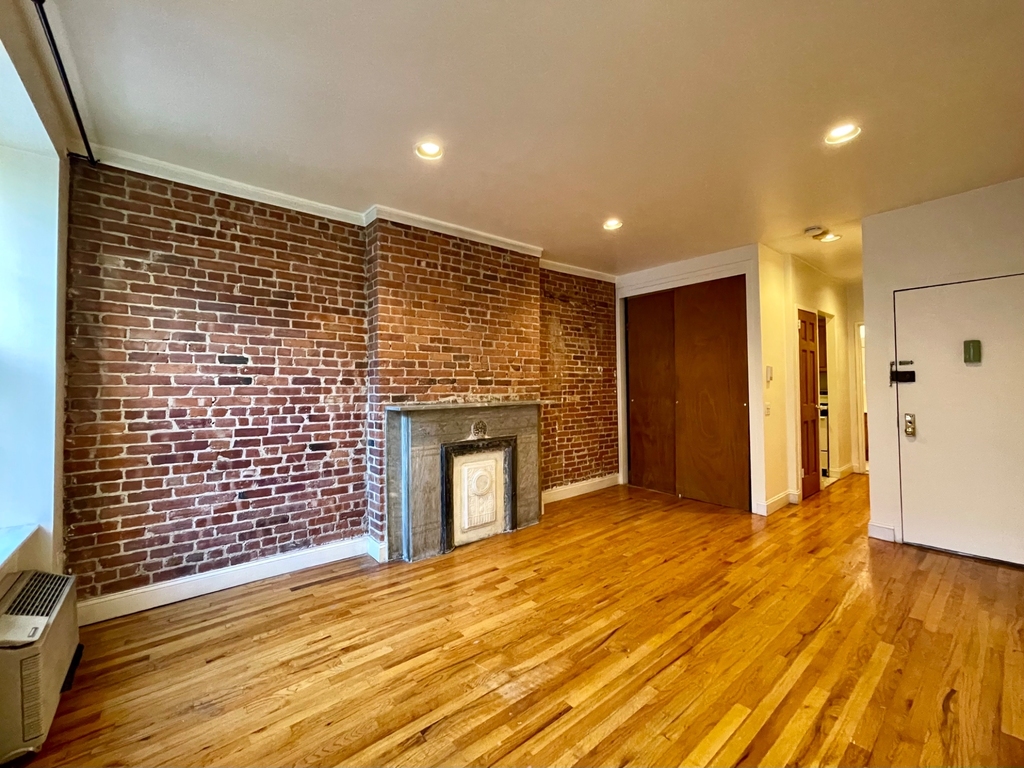 422 East 83rd Street - Photo 3