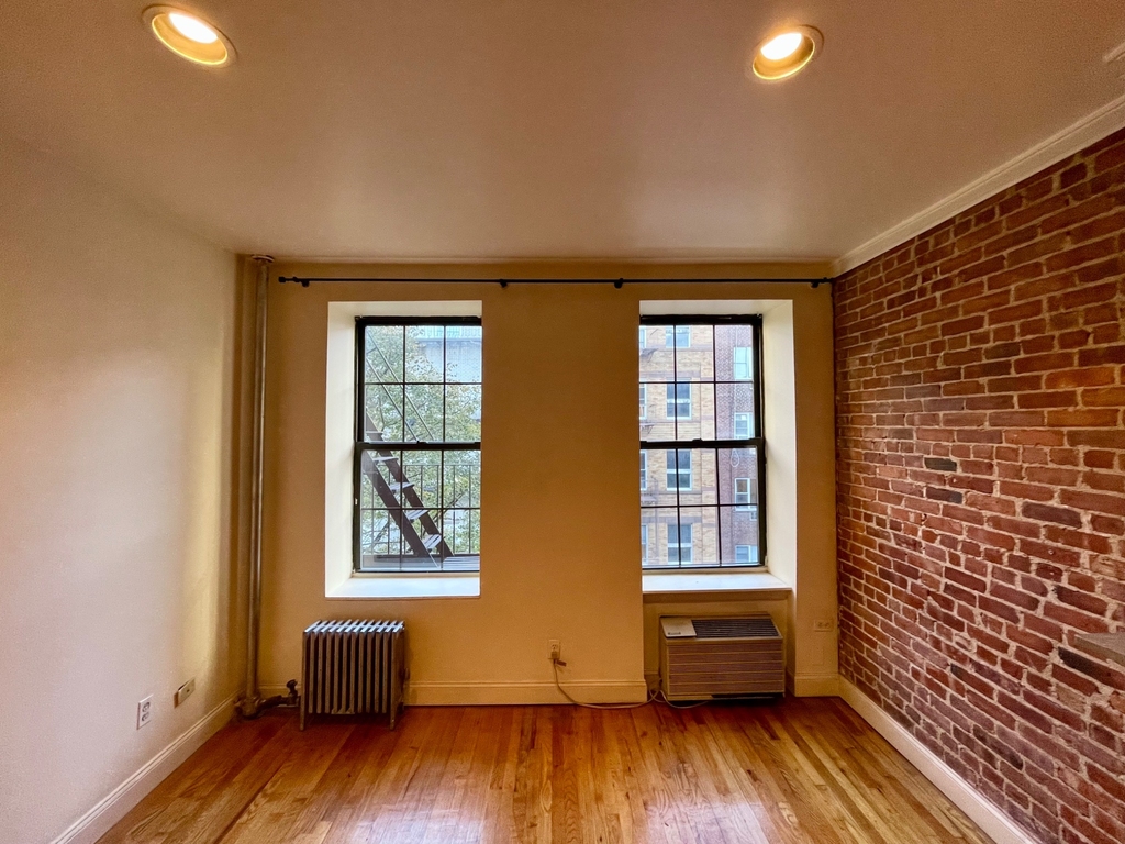 422 East 83rd Street - Photo 4