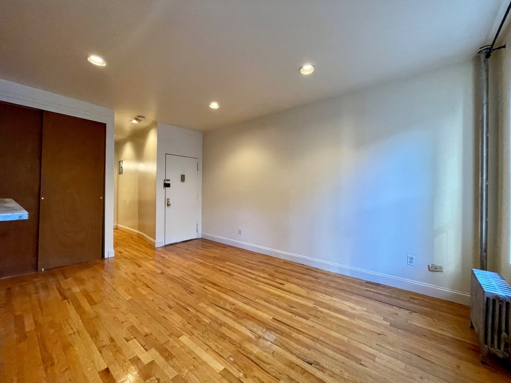 422 East 83rd Street - Photo 8