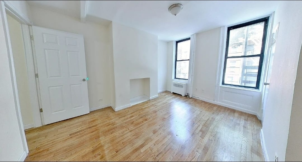 516 East 5th Street - Photo 0