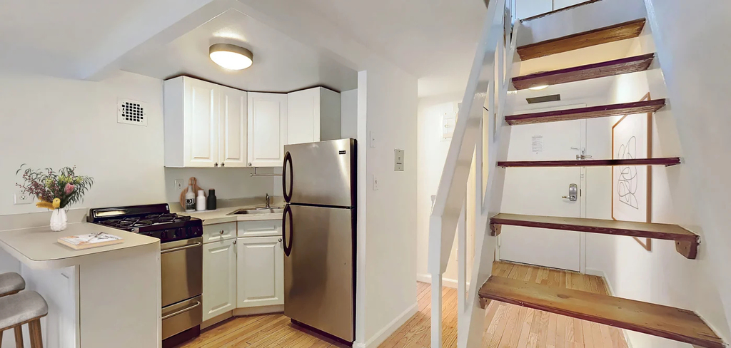 220 East 22nd Street 05K - Photo 1