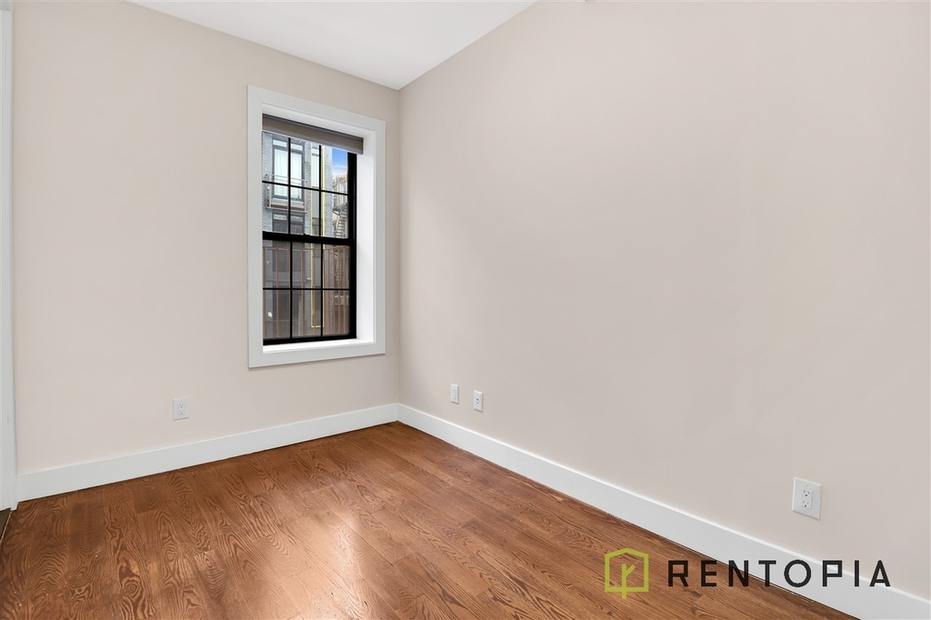 228 Manhattan Avenue - Photo 4