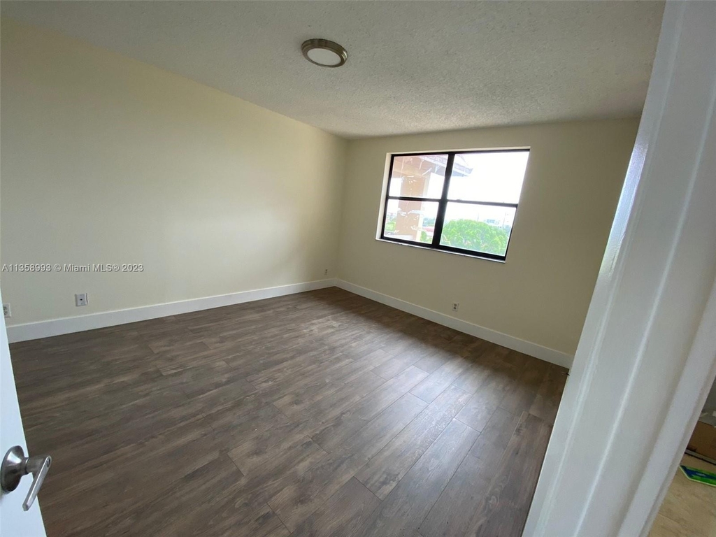 8120 Geneva Ct - Photo 21