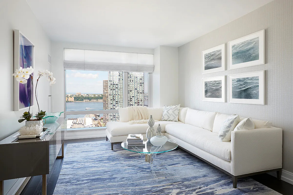W 42 street  - Photo 10