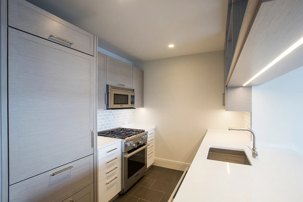 West 42 street - Photo 4