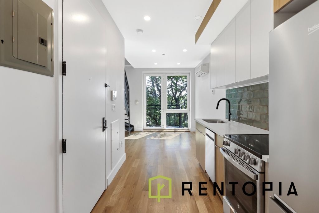 438 Union Avenue - Photo 0