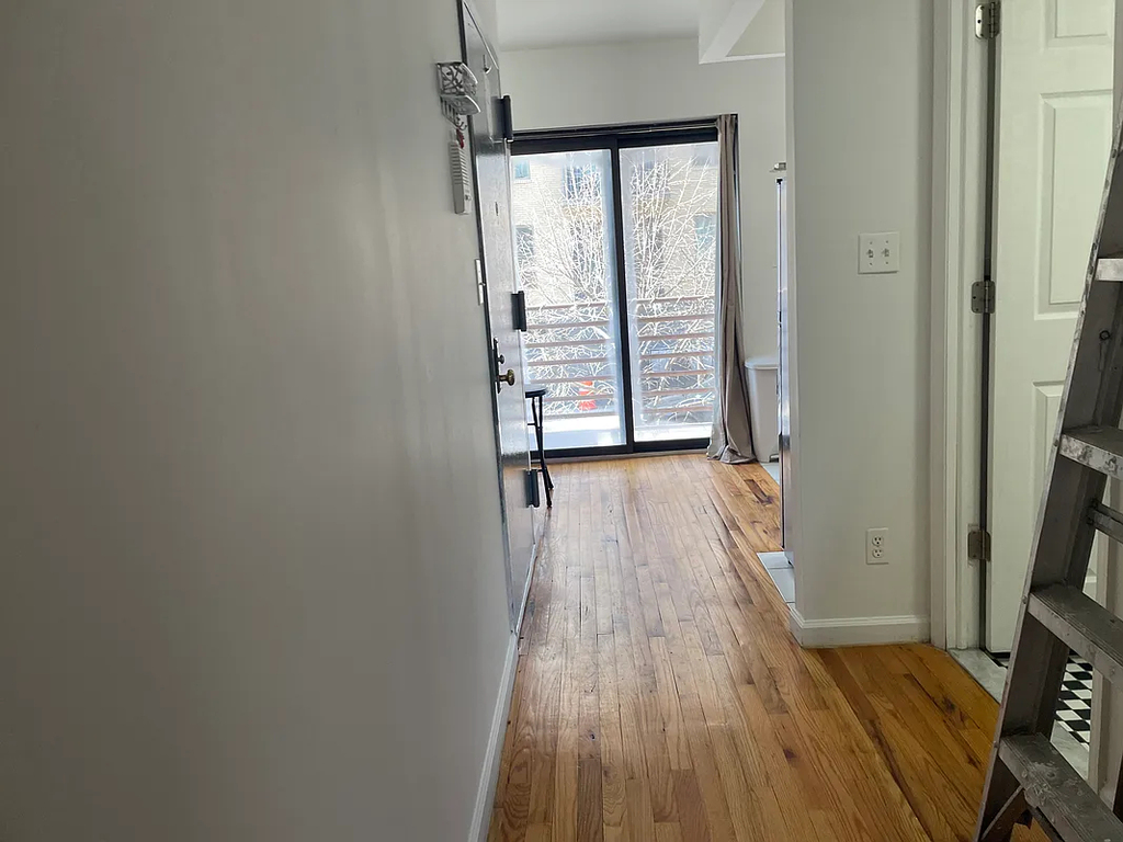 112 Leonard Street - Photo 4