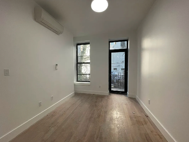 1027 Putnam Avenue - Photo 2