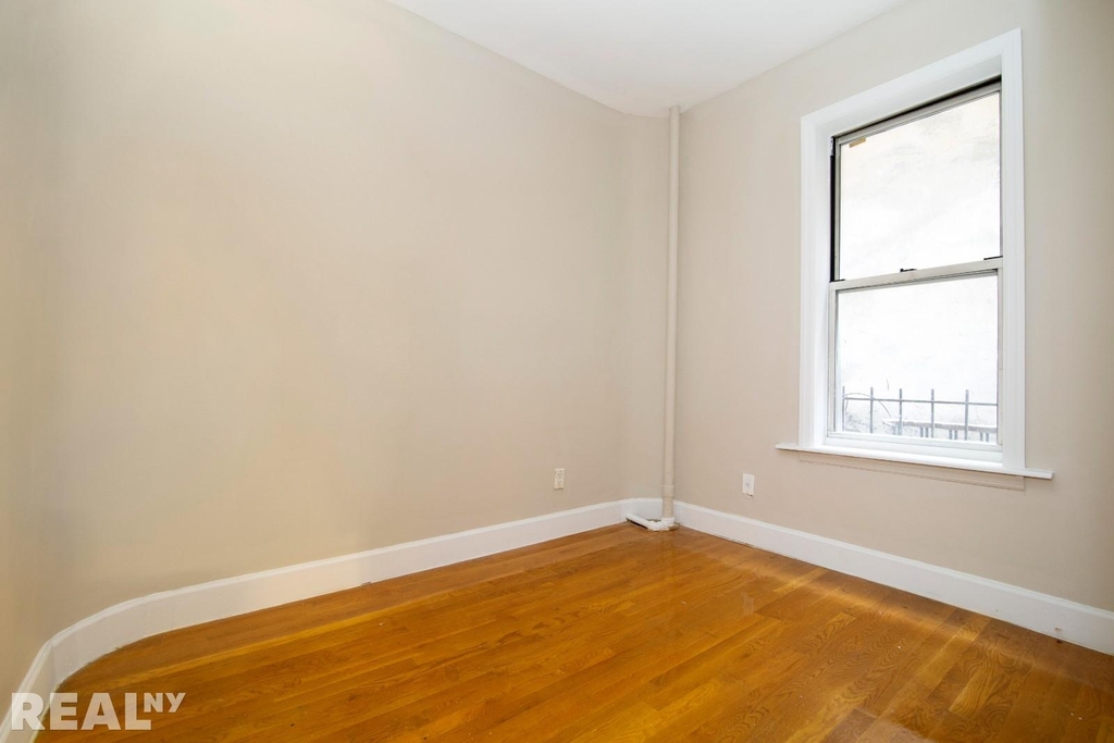 241 West 13th Street - Photo 2