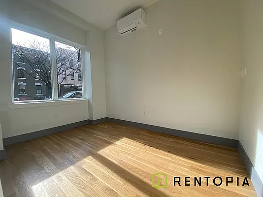 209 Montrose Avenue - Photo 3