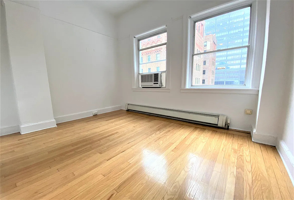 152 East 39th Street - Photo 2