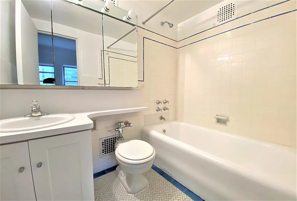 152 East 39th Street - Photo 6