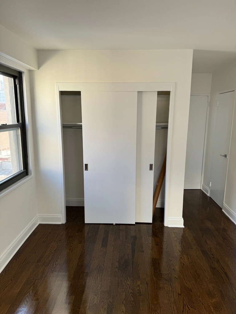East 89th Street - Photo 5