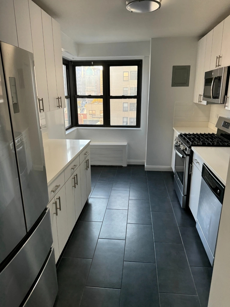 East 89th Street - Photo 0