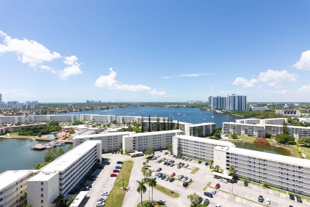 18031 Biscayne Boulevard - Photo 16